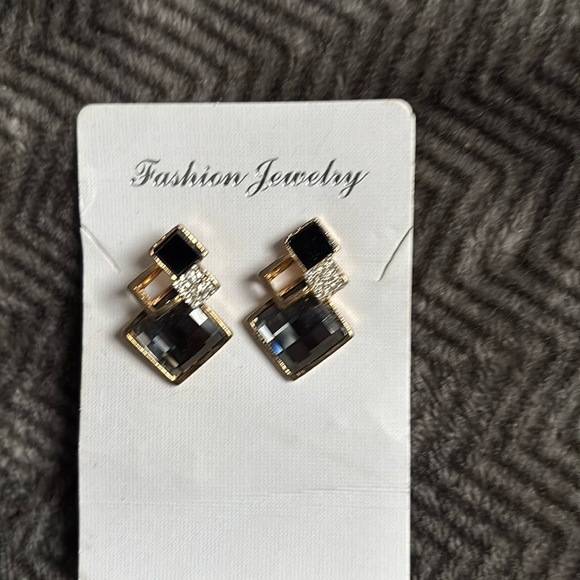 Fashion statement stunning studds earrings with faux diamonds - Picture 4 of 7